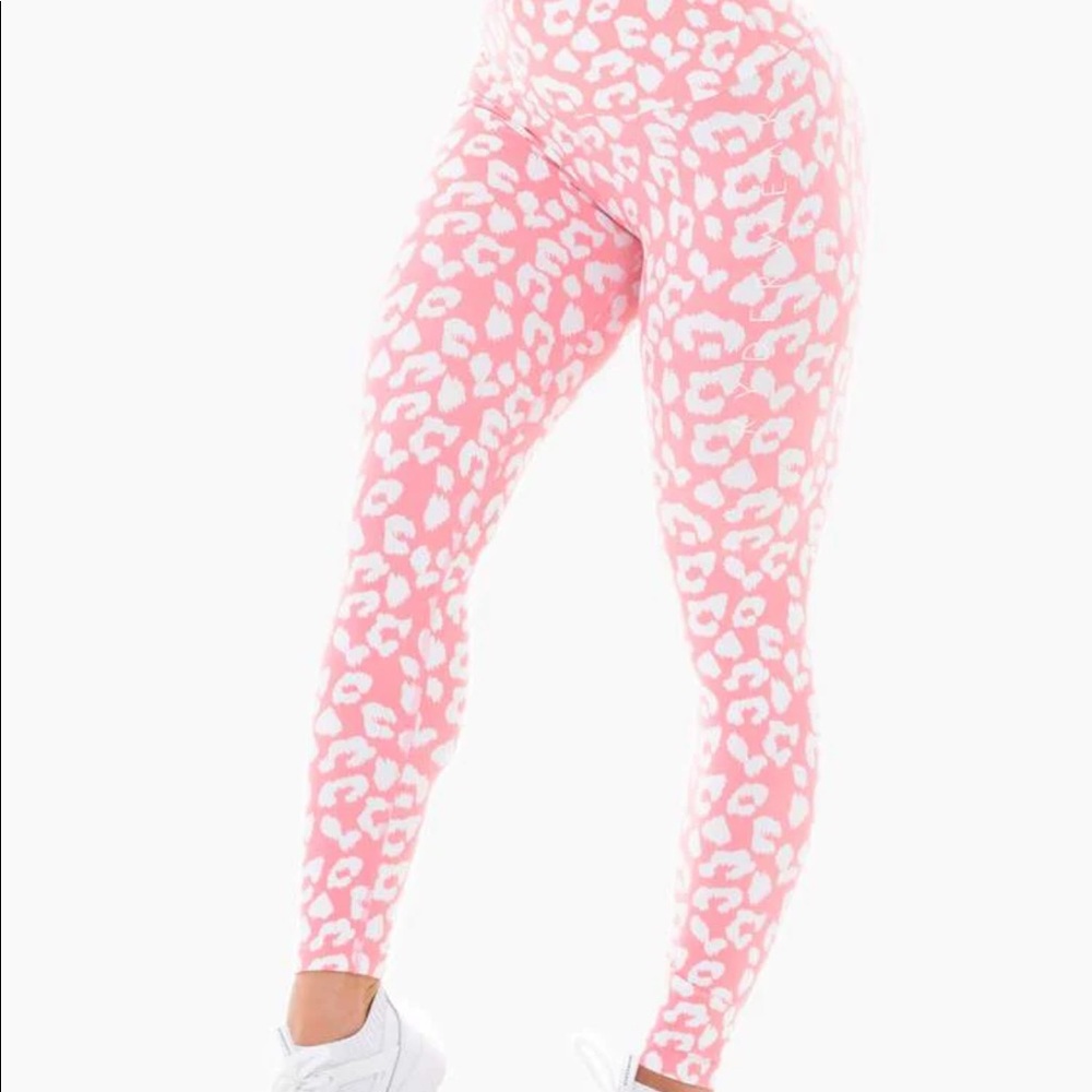 Ryder wear scrunched bum leggings In pink cheetah